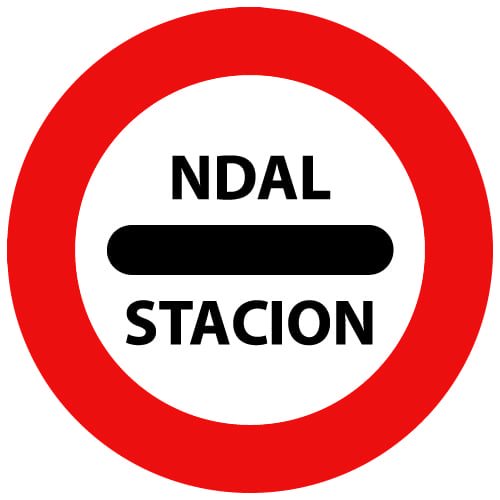 Sinjali në figurë na detyron të ngadalësojmë shpejtësinë dhe te ndalojmë para stacionit në autostradë.
