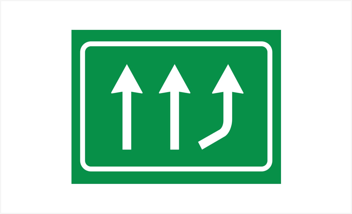 Sinjali në figurë tregon rritje të numrit të korsive, nga 2(dy) në 3(tre), në karrexhatën e autostradës.