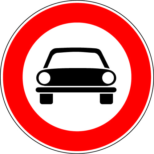 Sinjali në figurë ndalon qarkullimin vetëm të autoveturave.