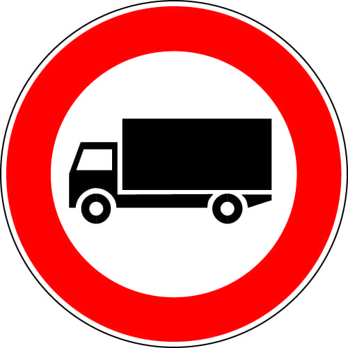Sinjali në figurë ndalon qarkullimin e një automjeti për transport malli me peshë me ngarkesë të plotë deri në 3.5 tonë.