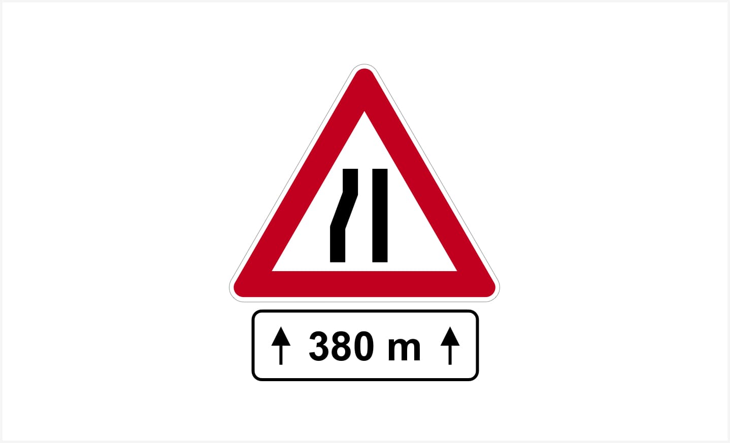 Sinjali në figurë paralajmëron një ngushtim rruge, nga e majta, me gjatësi prej 380 metra.